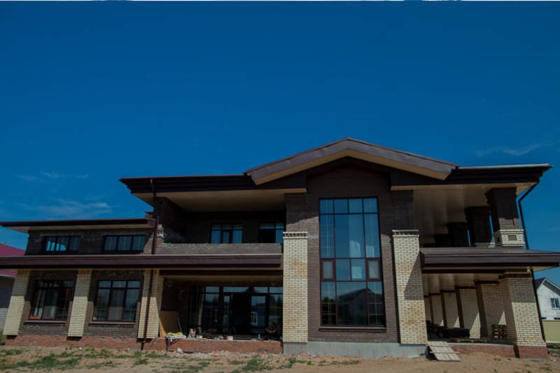 Дом-оранжерея с фигурной кладкой